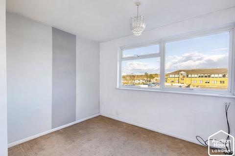 2 bedroom flat for sale, Flat 8 Tern Court, Tern Way, Brentwood, Essex, CM14 5NZ