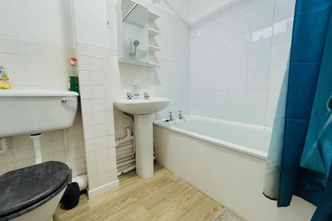 1 bedroom flat to rent, Nevanthon Road, Leicester