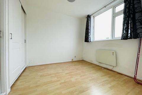 1 bedroom flat to rent, Nevanthon Road, Leicester