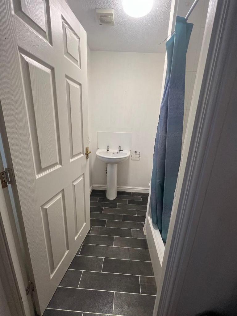 Ensuite 1.jpg