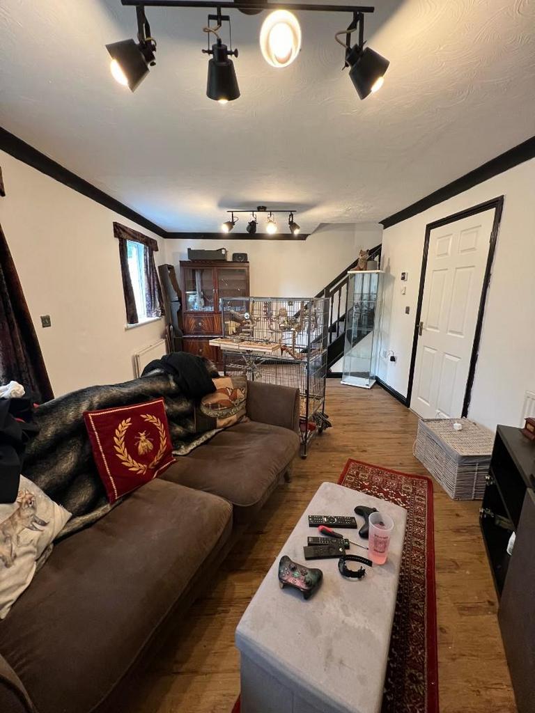 Lounge 1.jpg