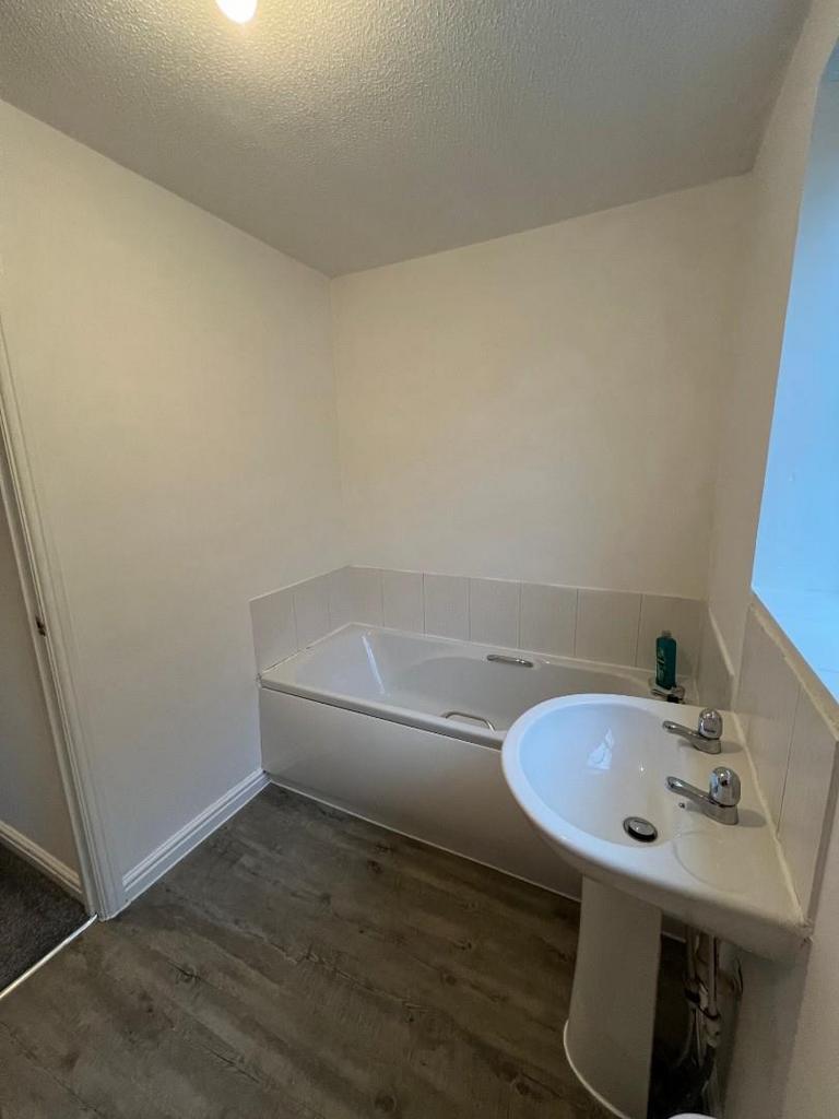 Bathroom 1.jpg