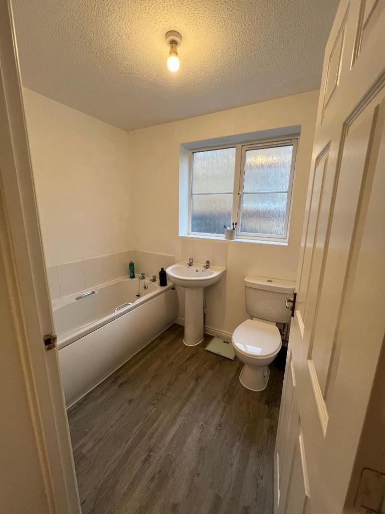 Bathroom 2.jpg