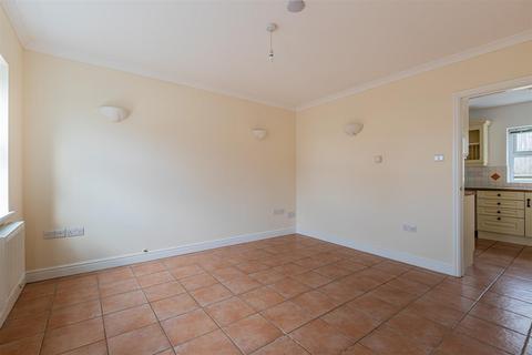 3 bedroom semi-detached house to rent, Pontyclun CF72