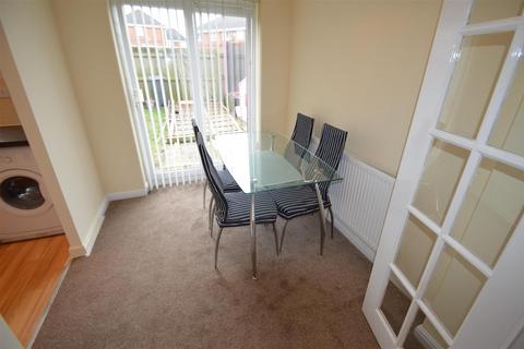 3 bedroom house to rent, Drake Avenue, Manchester M22