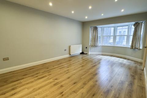 3 bedroom mews to rent, West Kensington, W14