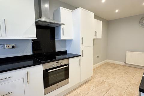 3 bedroom mews to rent, West Kensington, W14