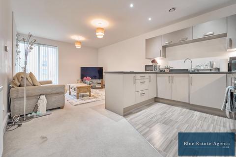 2 bedroom apartment for sale, Hunting Place, Hounslow, TW5