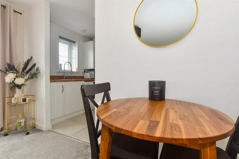 2 bedroom flat for sale, School Avenue, Basildon, Essex