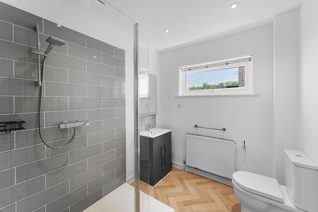 1.8 - GF shower room.jpg