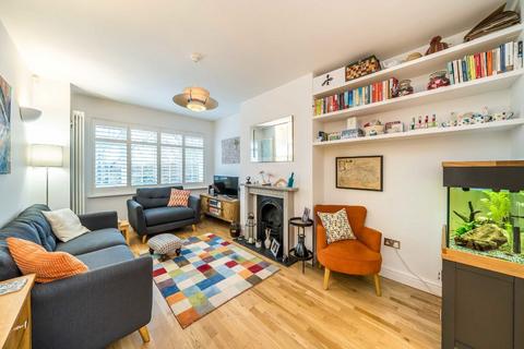 3 bedroom flat for sale, Fieldview, London SW18