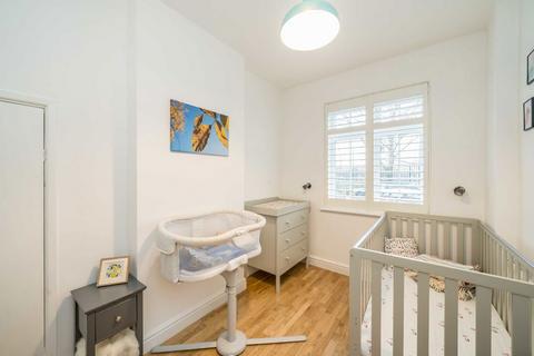 3 bedroom flat for sale, Fieldview, London SW18