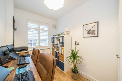 13 Fieldview, London, SW18 3HG