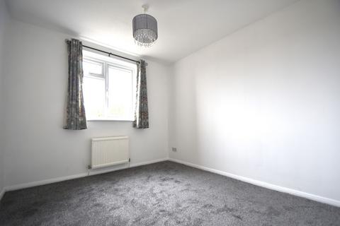 2 bedroom ground floor flat to rent, Heath Close, Newport PO30