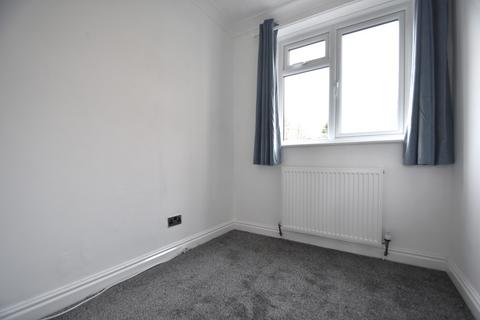 2 bedroom ground floor flat to rent, Heath Close, Newport PO30