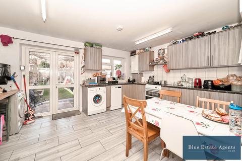 117 Ash Grove, Hounslow, TW5 9DX