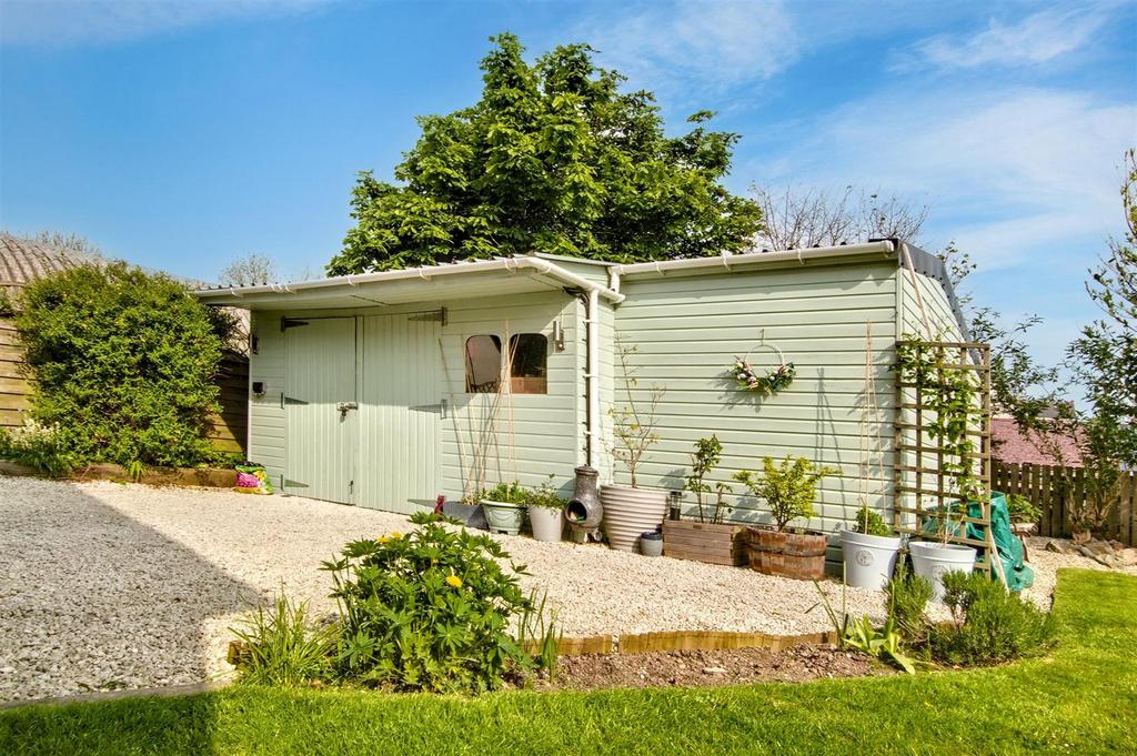 Garage/workshop