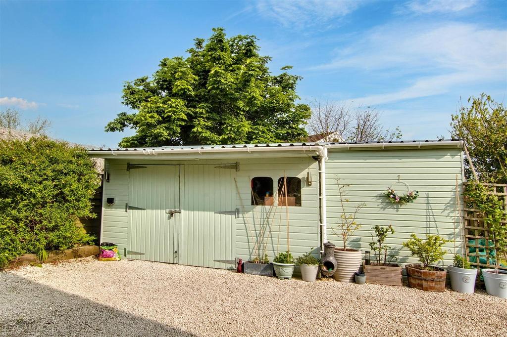 Garage/workshop
