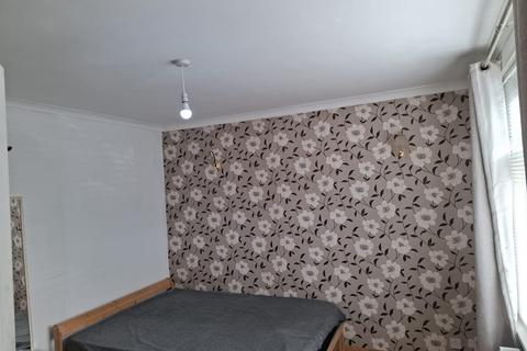 1 bedroom in a house share to rent, Rostrevor Gardens, Hayes UB3