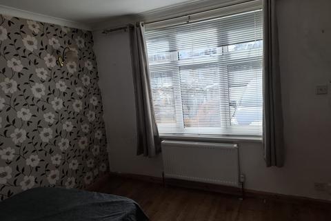 1 bedroom in a house share to rent, Rostrevor Gardens, Hayes UB3