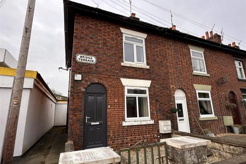 2 bedroom end of terrace house to rent, Macclesfield Road, Leek