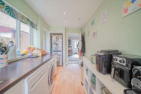 14 Hazel Grove, Hockley Heath, Solihull, B94 6QW