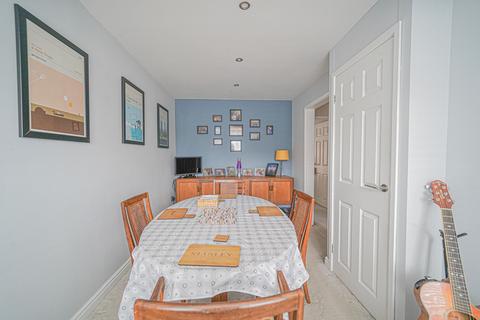 14 Hazel Grove, Hockley Heath, Solihull, B94 6QW
