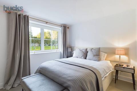 2 bedroom flat for sale, Wycombe Road, Saunderton, HP14