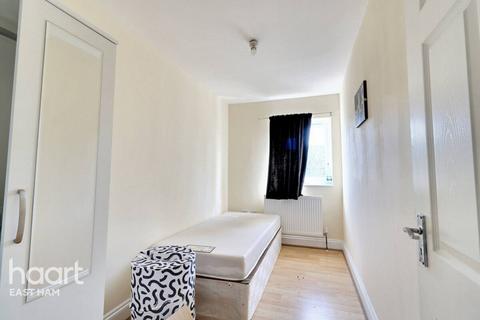 4 bedroom townhouse to rent, Newham Way, LONDON