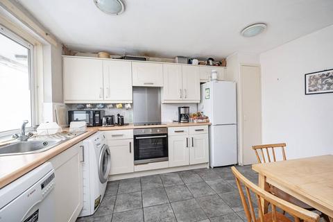 3 bedroom flat for sale, O'Leary Square, Whitechapel, London, E1