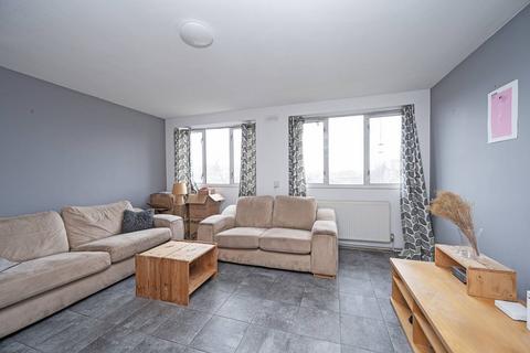 3 bedroom flat for sale, O'Leary Square, Whitechapel, London, E1