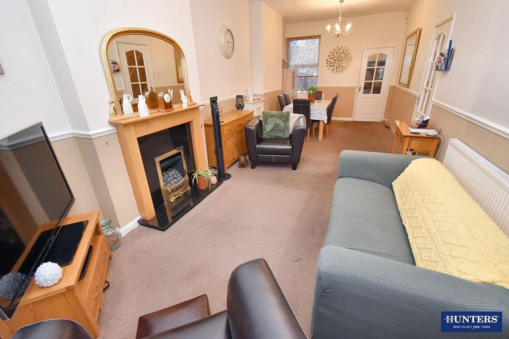 Lounge-dining room