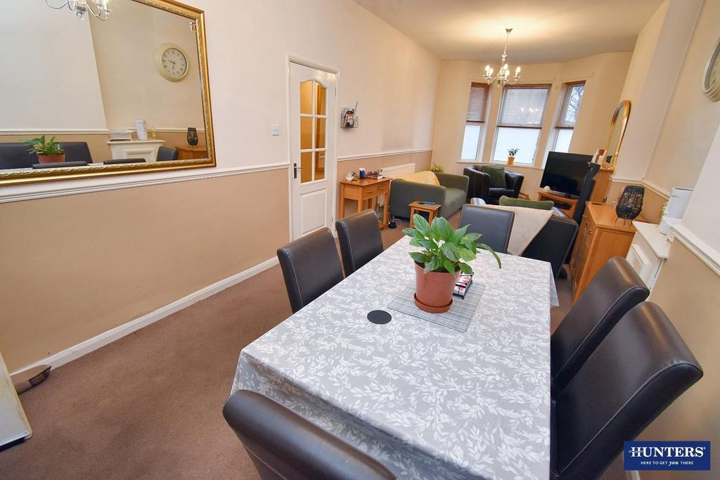 Lounge-dining room