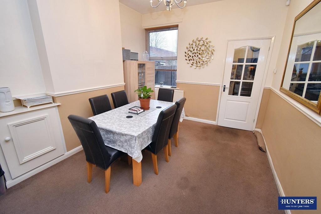 Lounge-dining room