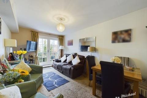 2 bedroom flat for sale, Florey Gardens, Aylesbury, Buckinghamshire