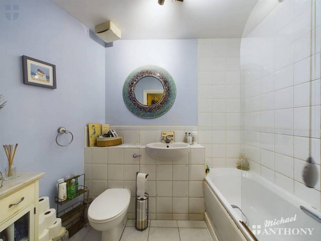 CAM03218 G0-PR0543-STILL005-thumbnail-h750-70