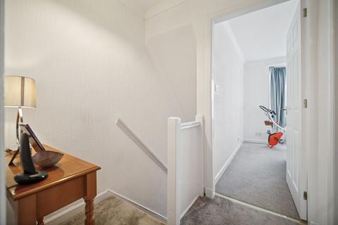 34 Moray Drive, Clarkston, Glasgow, G76 8NW