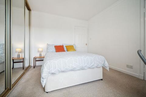 34 Moray Drive, Clarkston, Glasgow, G76 8NW