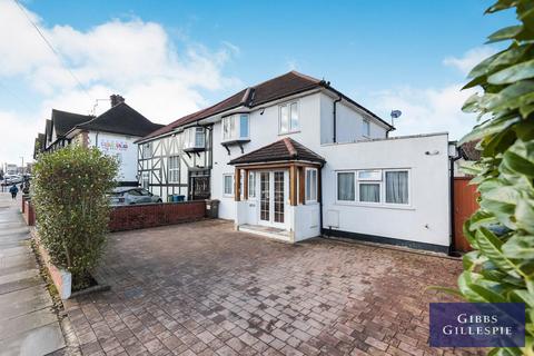 5 bedroom semi-detached house to rent, Rayners Lane, Pinner, HA5