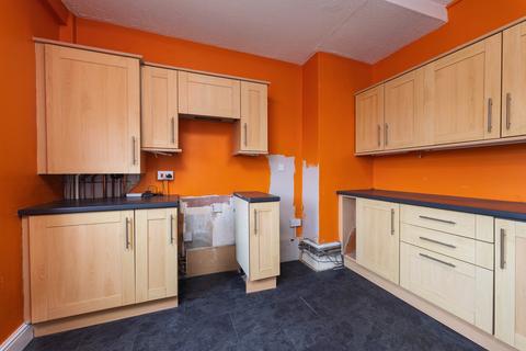 2 bedroom flat for sale, Windsor Place, Shotts, ML7 4