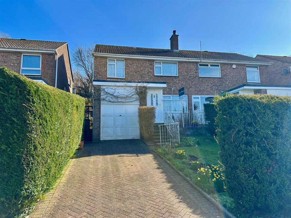 Blackstone Close, Plymouth PL9 3 bed semi-detached house - £250,000