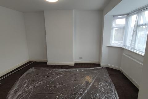 5 bedroom house share to rent, Cheyneys Avenue, Edgware, Greater London, HA8