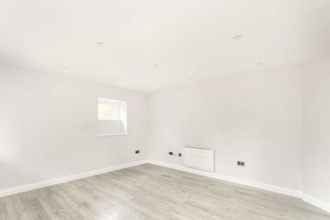 2 bedroom flat to rent, Oak Hill Crescent, Surbiton KT6