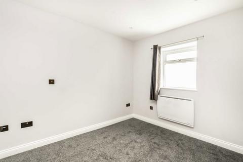 2 bedroom flat to rent, Oak Hill Crescent, Surbiton KT6