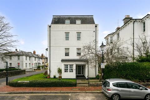 1 bedroom flat for sale, Grosvenor House, Ambrose Place, Worthing, West Sussex, BN11