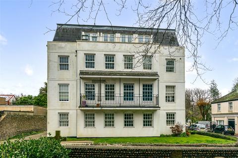 1 bedroom flat for sale, Grosvenor House, Ambrose Place, Worthing, West Sussex, BN11