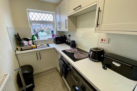 1 bedroom flat for sale, Fairburn Gardens, Eccleshill, Bradford, BD2