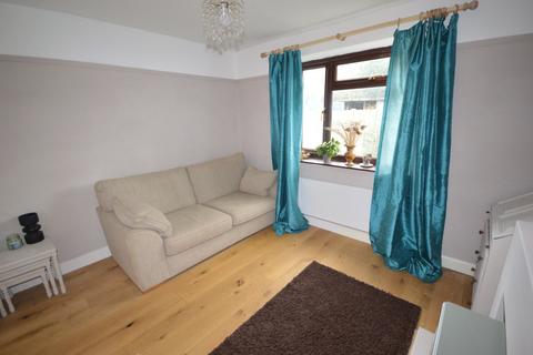 8 Brooklyn, Llandyssil, Montgomery, SY15 6LG