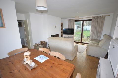 8 Brooklyn, Llandyssil, Montgomery, SY15 6LG