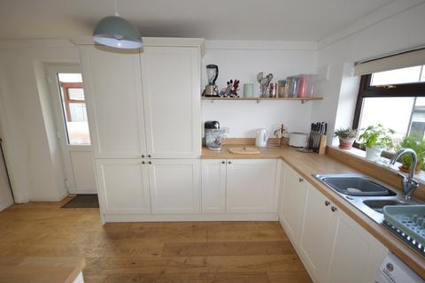 8 Brooklyn, Llandyssil, Montgomery, SY15 6LG